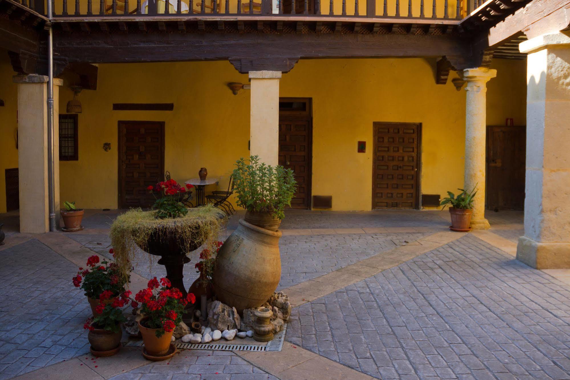 Casa Palacio Conde De Garcinarro Huete Exteriér fotografie